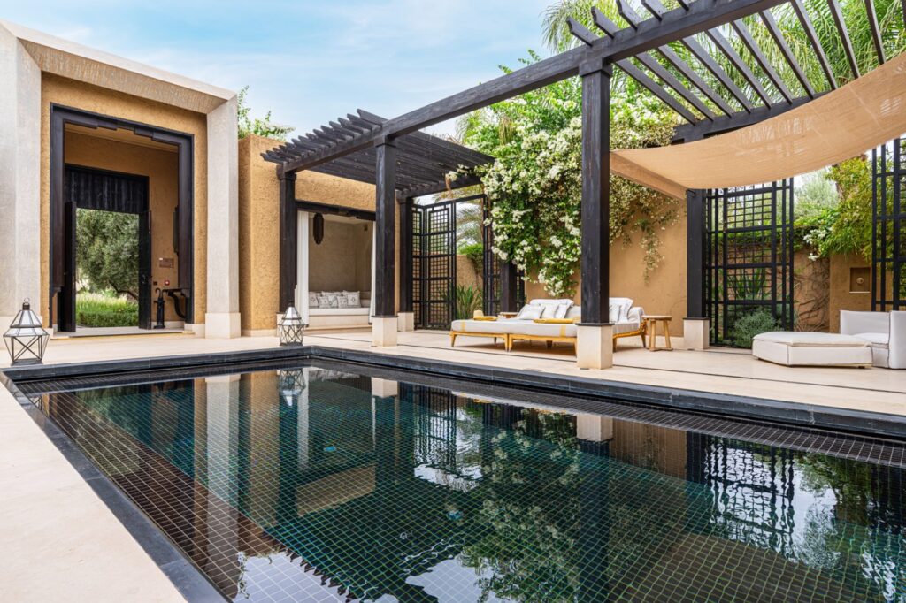 Petevelvet Property 055 Apartment building exterior London