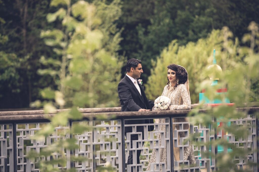 petevelvet_wedding_158 Smiling couple modern Indian wedding London wedding photographer