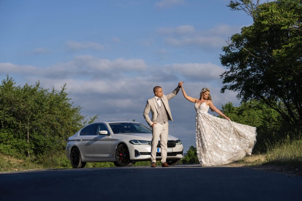 petevelvet_wedding_172 Smiling bride with bouquet London wedding photographer