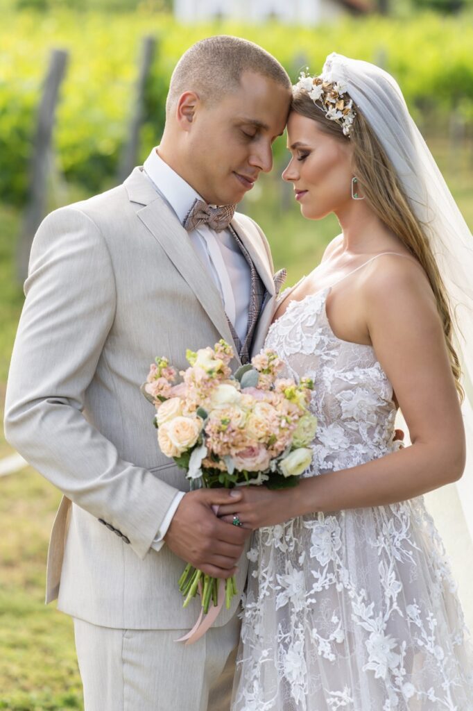 petevelvet_wedding_181 London wedding photographer captures cheerful crowd