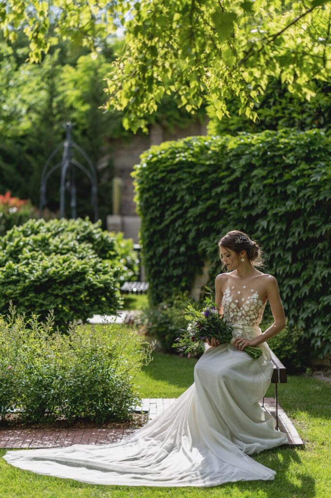 petevelvet_wedding_202 Green garden photoshoot London wedding photographer