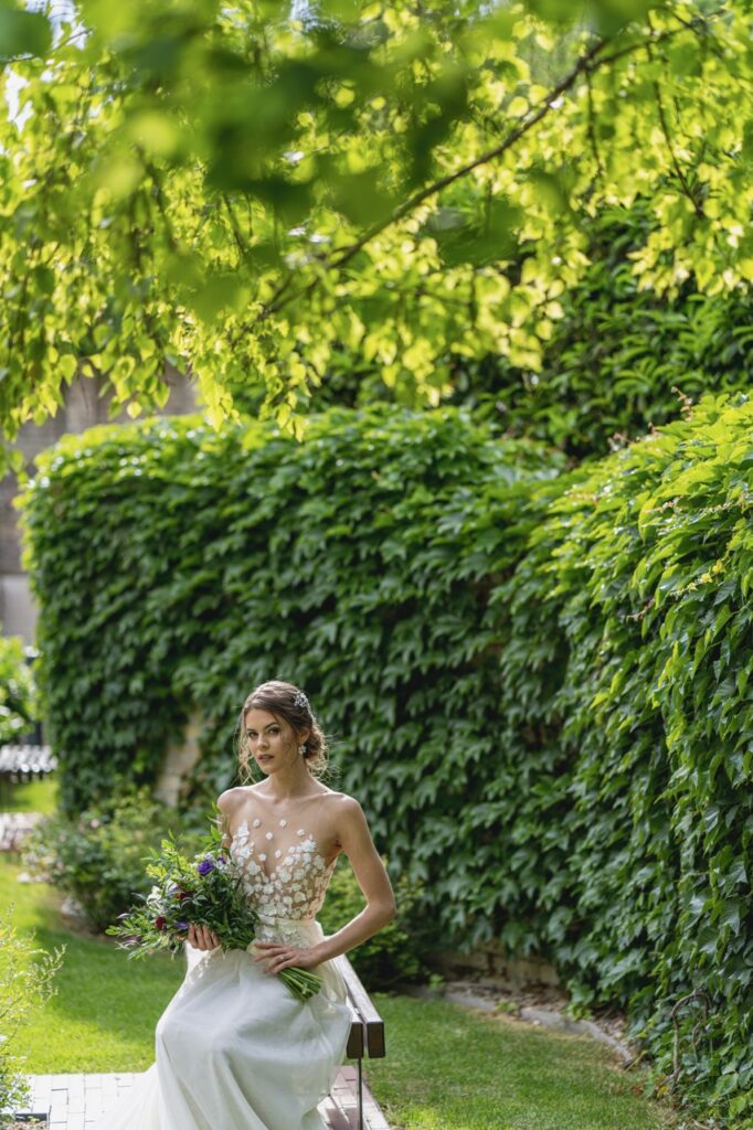 petevelvet_wedding_205 Newlyweds in garden setting London wedding photographer