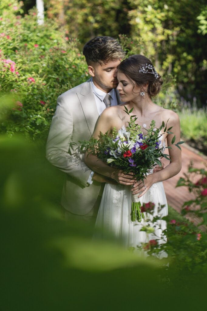 petevelvet_wedding_225 Silhouette couple in garden London wedding photographer