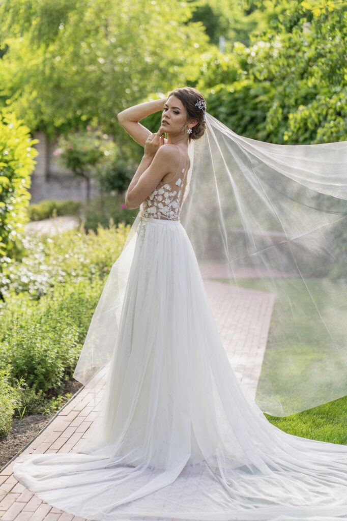 petevelvet_wedding_236 Fairytale garden setting London wedding photographer