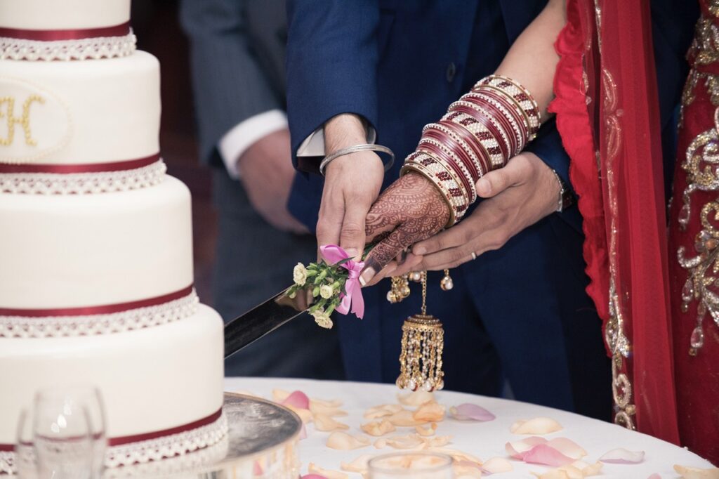 petevelvet_wedding_257 Happy couple at Hindu wedding London wedding photographer