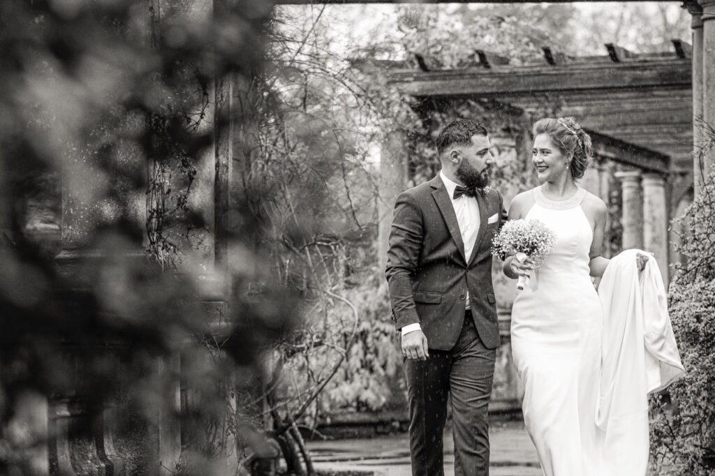 petevelvet_wedding_322 Black and white happy wedding London wedding photographer