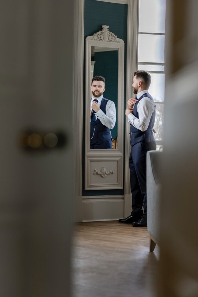 petevelvet_wedding_333Candid laughter modern Indian wedding London wedding photographer