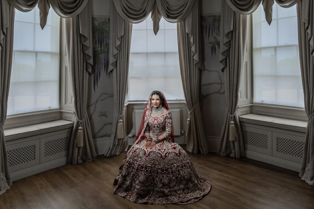 petevelvet_wedding_334 Bride groom cityscape London wedding photographer